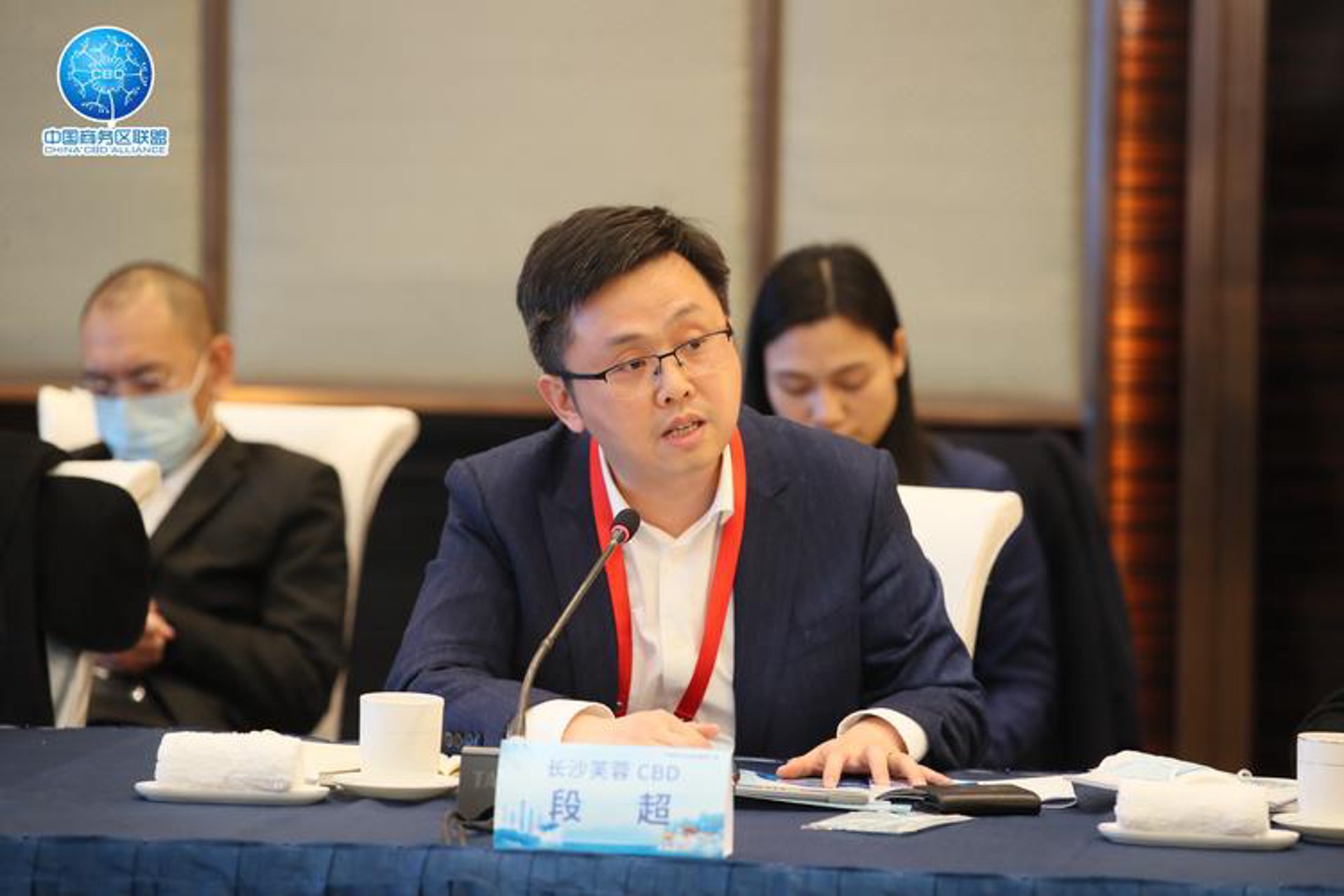 赋能企业经营，多伴实业有限公司助力中小企业成长
